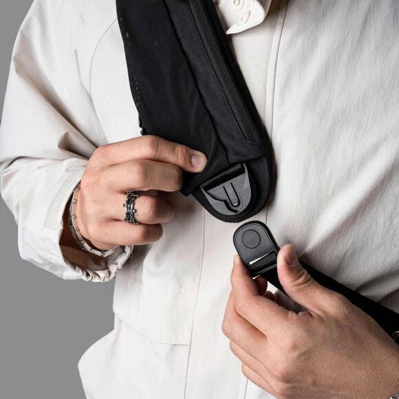 NWOT Alpaka Metro Crossbody Bag Right Black | Axoflux 210D - Picture 5 of 6